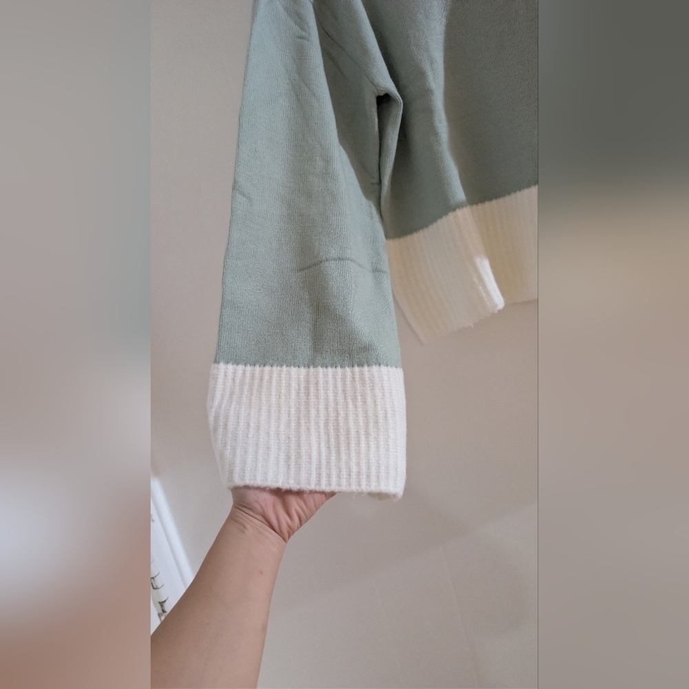 Laundry By Shelli Segal Sage and Cream And Mint Turtleneck Sweater Bell Sleeves - Picture 5 of 15